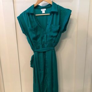 Emerald green tie waist maternity dress